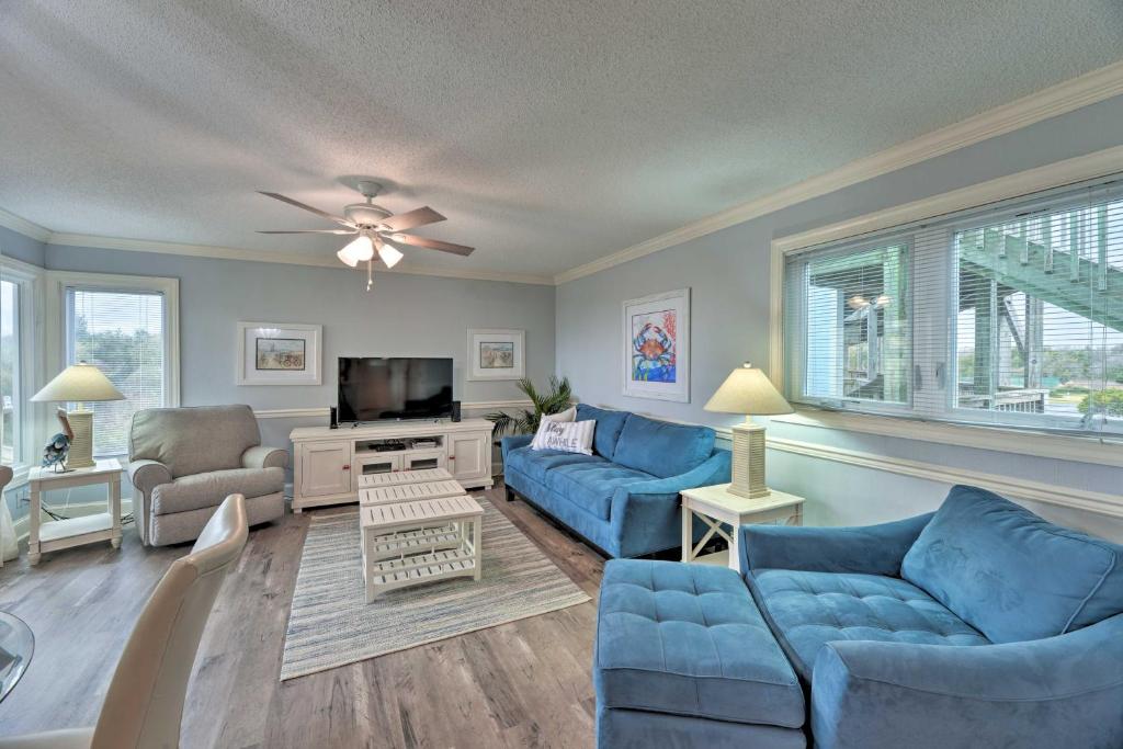 Bright Emerald Isle Condo with Private Beach Access! - main image