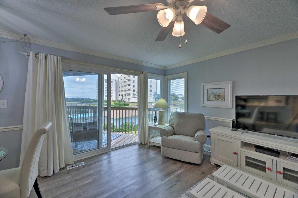 Bright Emerald Isle Condo with Private Beach Access! - image 4