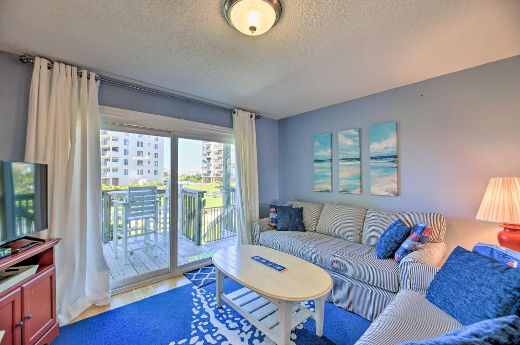 Emerald Isle Townhome with Pool and Beach Access! - main image