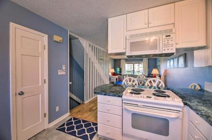 Emerald Isle Townhome with Pool and Beach Access! - image 6