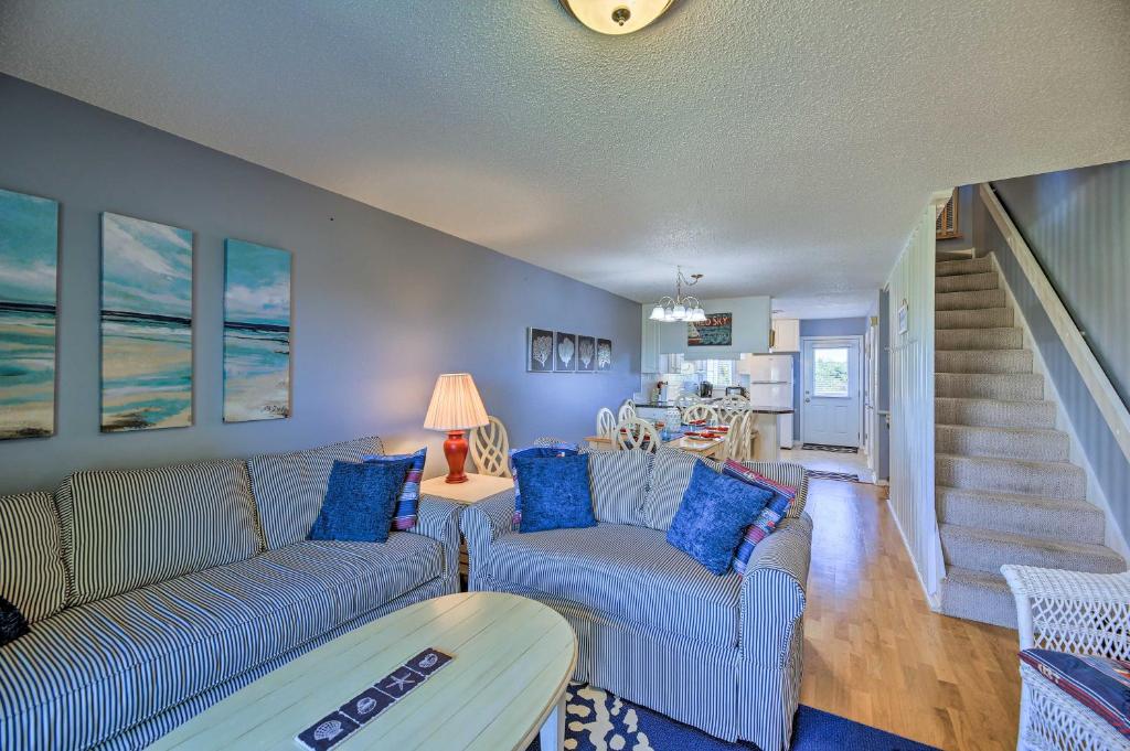 Emerald Isle Townhome with Pool and Beach Access! - image 7