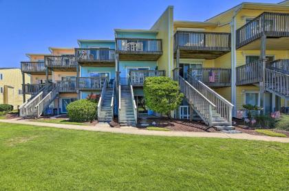 Emerald Isle Townhome with Pool and Beach Access! - image 8