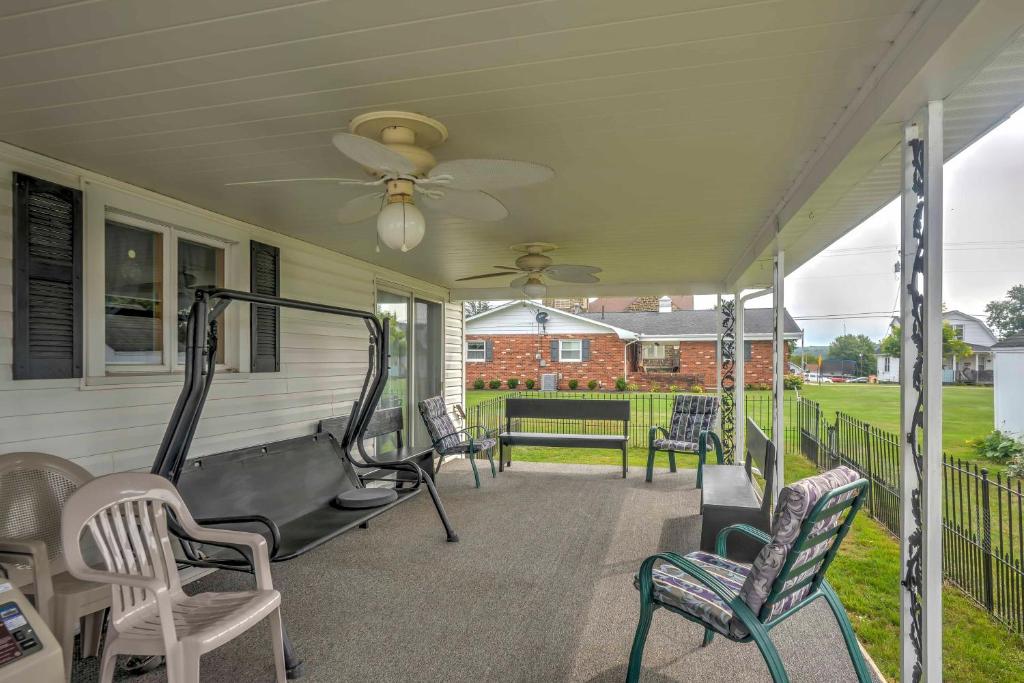 Cozy Parker House with Deck and Spacious Yard! - image 7