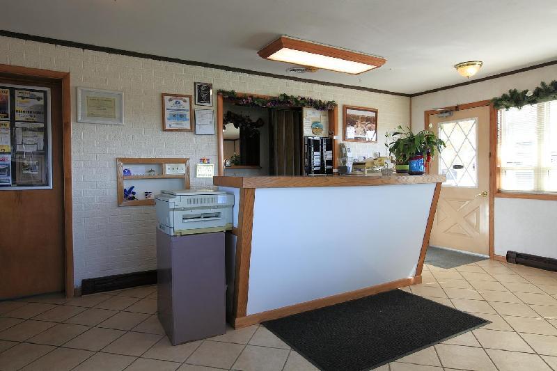 Americas Best Value Inn Suburban Motel - image 4