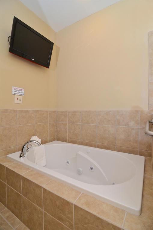 Best Western Plus Emory At Lake Fork Inn & Suites - image 3