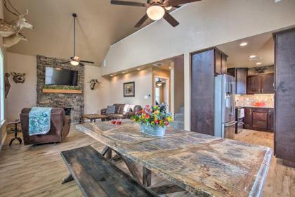 Emory Cabin with Fire Pit and Porch Near Lake Fork - image 12