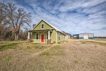 Emory Cabin with Fire Pit and Porch Near Lake Fork - image 4