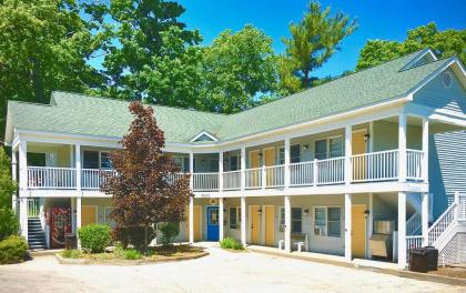 Empire Lakeshore Inn - image 10