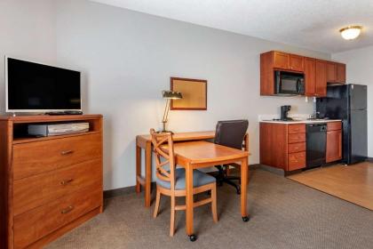 MainStay Suites - image 18