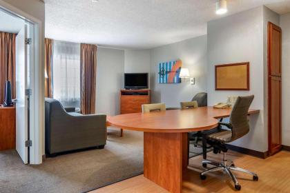 MainStay Suites - image 19