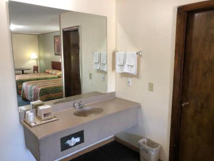 Budget Host Inn - Emporia - image 2