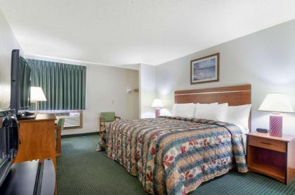 Econo Lodge Emporia - image 14