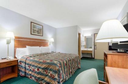 Econo Lodge Emporia - image 9