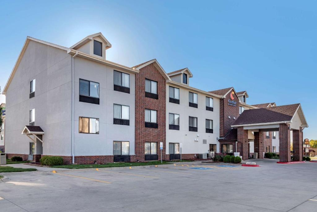 Comfort Inn & Suites - main image