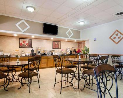 Knights Inn & Suites Emporia - image 2