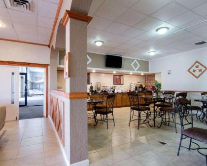 Knights Inn & Suites Emporia - image 4