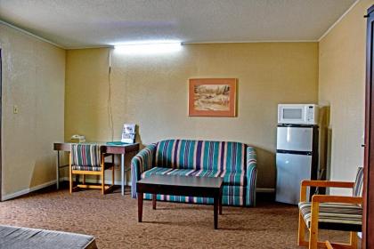 America's Best Inn and Suites Emporia - image 11