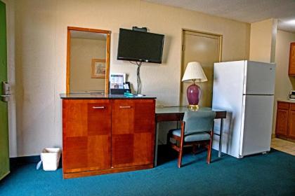 America's Best Inn and Suites Emporia - image 12