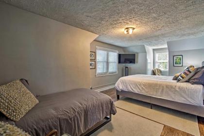 Cute Emporia House - Mins to Downtown and ESU! - image 3