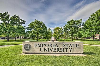 Cute Emporia House - Mins to Downtown and ESU! - image 9