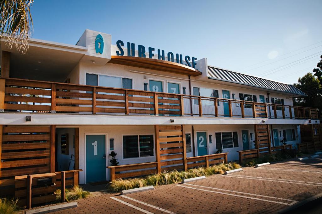 Surfhouse - main image