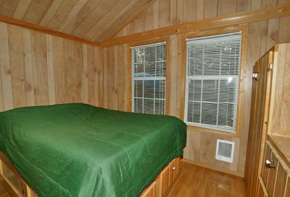 Arrowhead Camping Resort Deluxe Cabin 4 - image 7