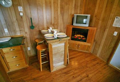 Arrowhead Camping Resort Deluxe Cabin 14 - image 2