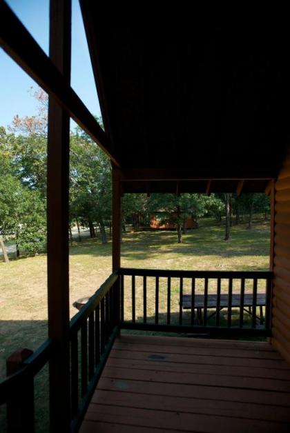 Arrowhead Camping Resort Loft Cabin 20 - image 1