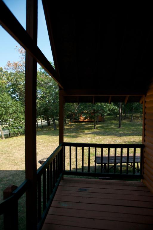 Arrowhead Camping Resort Loft Cabin 20 - main image