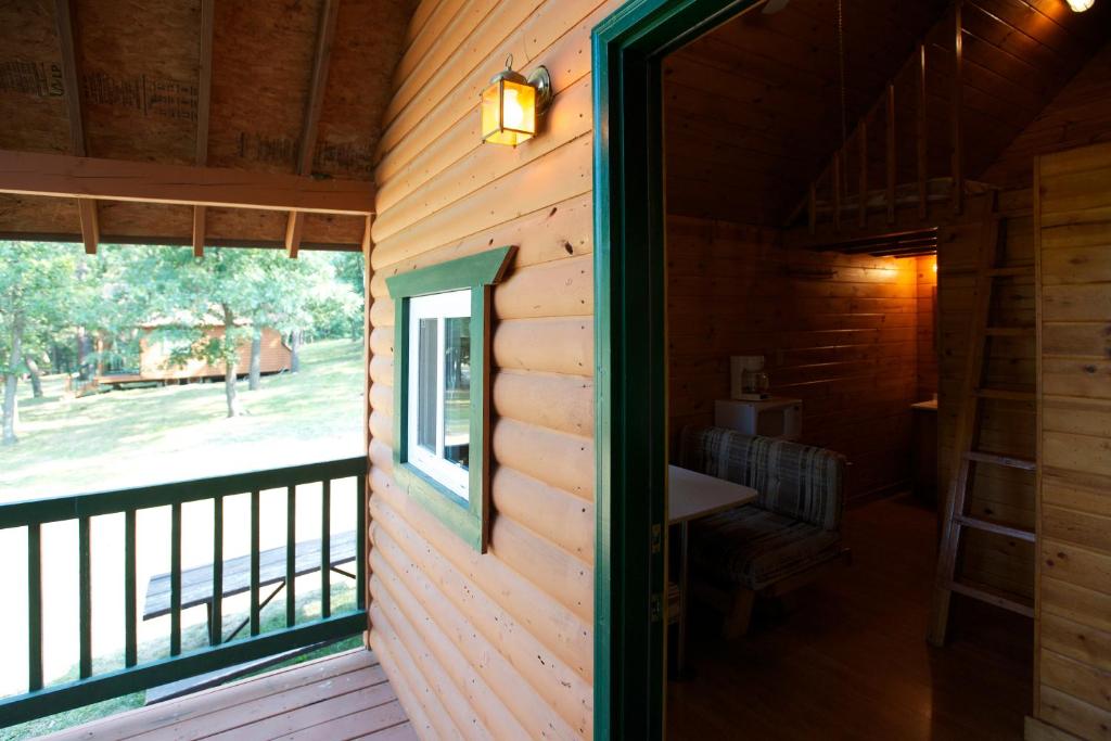 Arrowhead Camping Resort Loft Cabin 20 - image 2