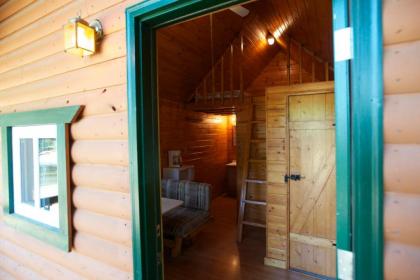 Arrowhead Camping Resort Loft Cabin 20 - image 3