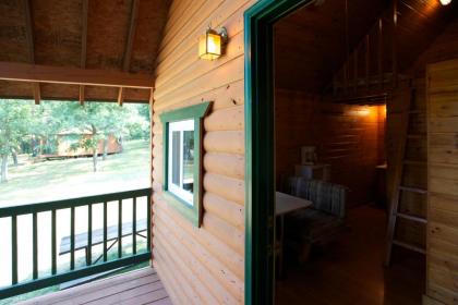 Arrowhead Camping Resort Loft Cabin 22 - image 2