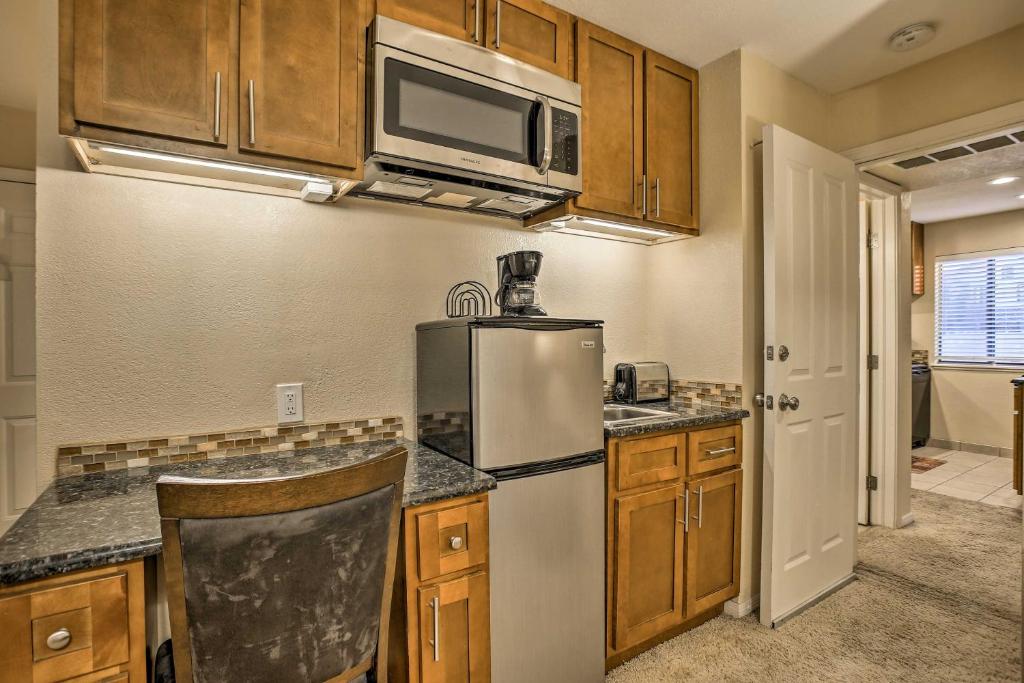 Cozy Condo with 2 Suites in Denver Tech Center! - image 5