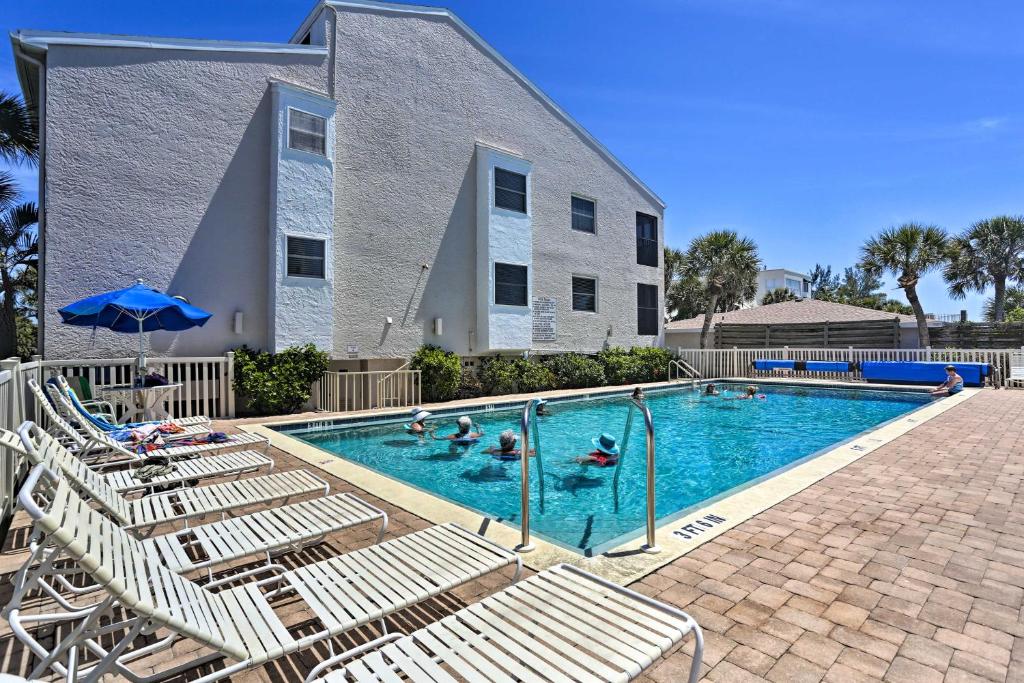 Beachfront Englewood Condo with Comm Pool and Boat Slip - image 2