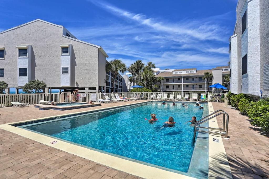 Beachfront Englewood Condo with Comm Pool and Boat Slip - image 4