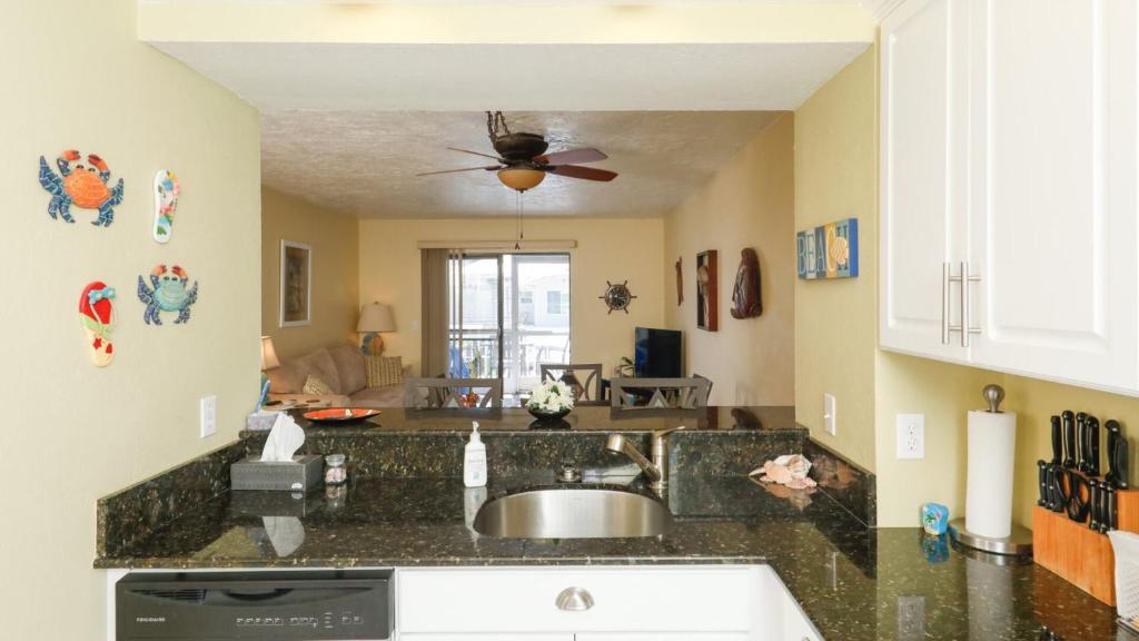 Beautiful Condo with first class amenities on Charlotte Harbor Orlando Condo 4851 - image 7