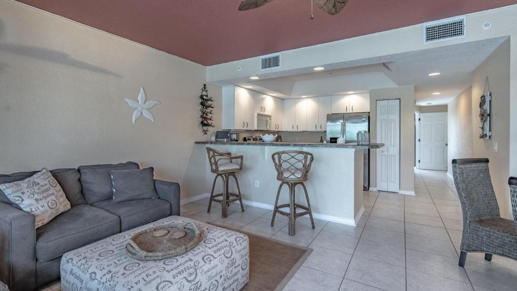 Rent the Perfect 2 Bedroom Townhome on Charlotte Harbor Charlotte County Townhome 1008 - image 2