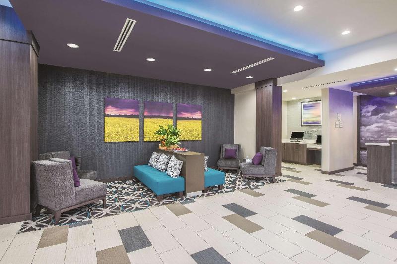 La Quinta Inn & Suites by Wyndham Enid - image 3