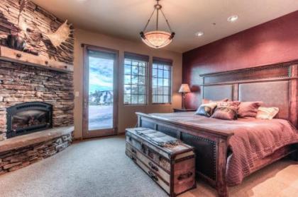 Montana Mountain View Luxury Suite - image 3