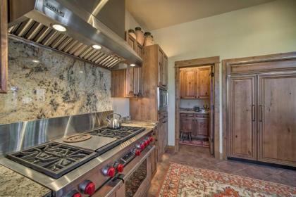 Stunning Ski-In and Ski-Out Mtn Condo with Hot Tub! - image 10