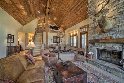 Stunning Ski-In and Ski-Out Mtn Condo with Hot Tub! - image 11