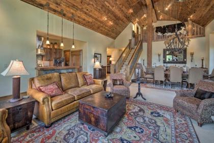 Stunning Ski-In and Ski-Out Mtn Condo with Hot Tub! - image 12