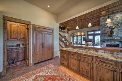 Stunning Ski-In and Ski-Out Mtn Condo with Hot Tub! - image 14