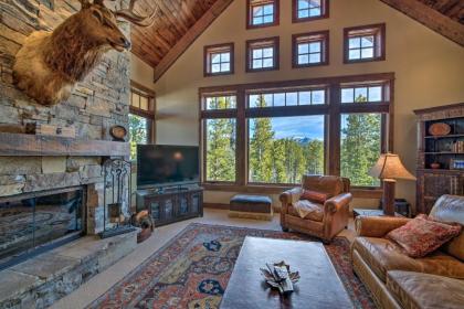 Stunning Ski-In and Ski-Out Mtn Condo with Hot Tub! - image 18