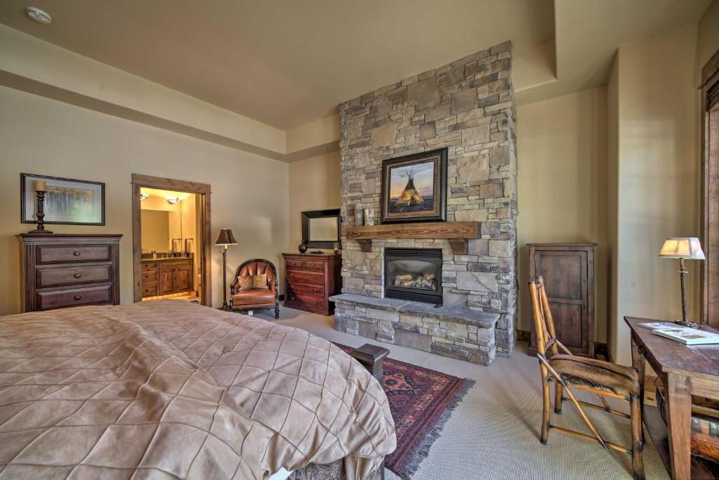 Stunning Ski-In and Ski-Out Mtn Condo with Hot Tub! - image 6