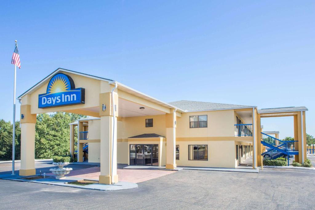 Days Inn by Wyndham Enterprise - main image