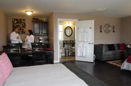 Hertzog Homestead Bed & Breakfast - image 3