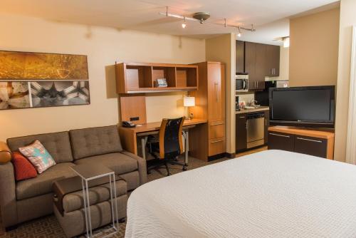 TownePlace Suites by Marriott Erie - image 5