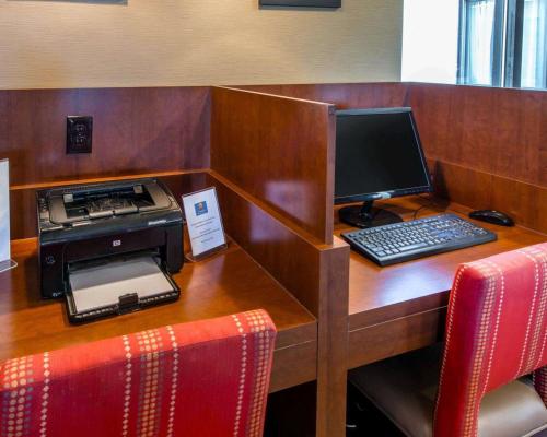 Comfort Inn & Suites Erie - image 5