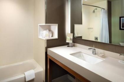 Courtyard by Marriott Erie Bayfront - image 9